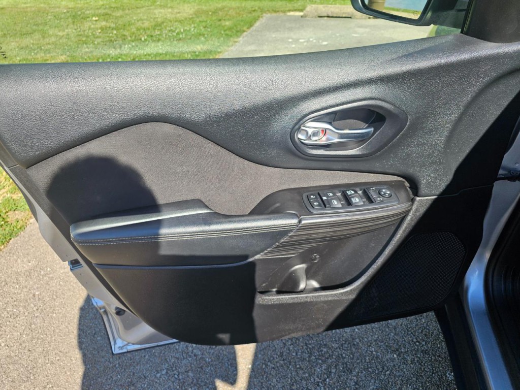 2014 Jeep Cherokee Image 23