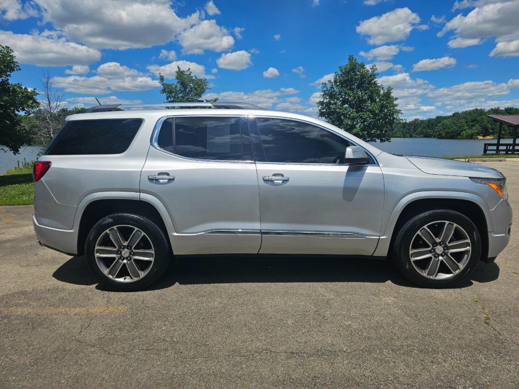2017 GMC Acadia Image 3