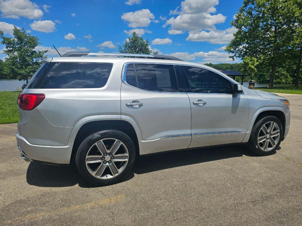 2017 GMC Acadia Image 4