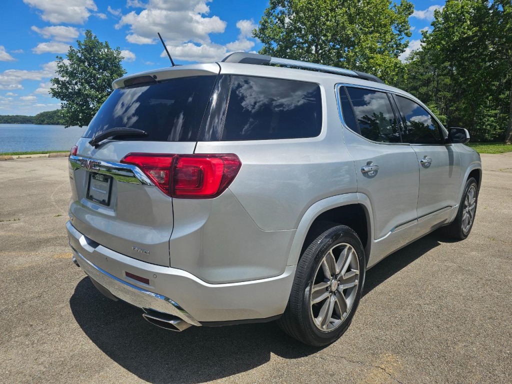 2017 GMC Acadia Image 5