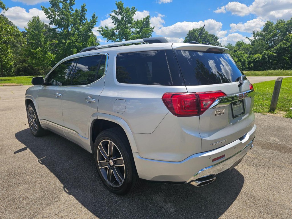 2017 GMC Acadia Image 7