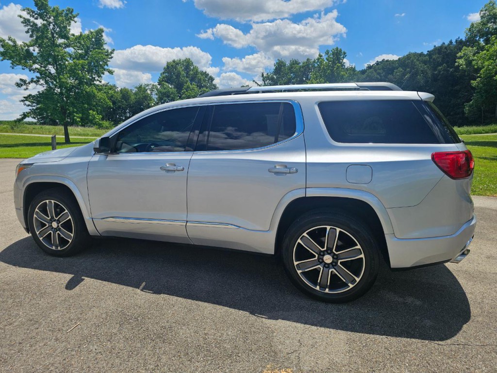 2017 GMC Acadia Image 8