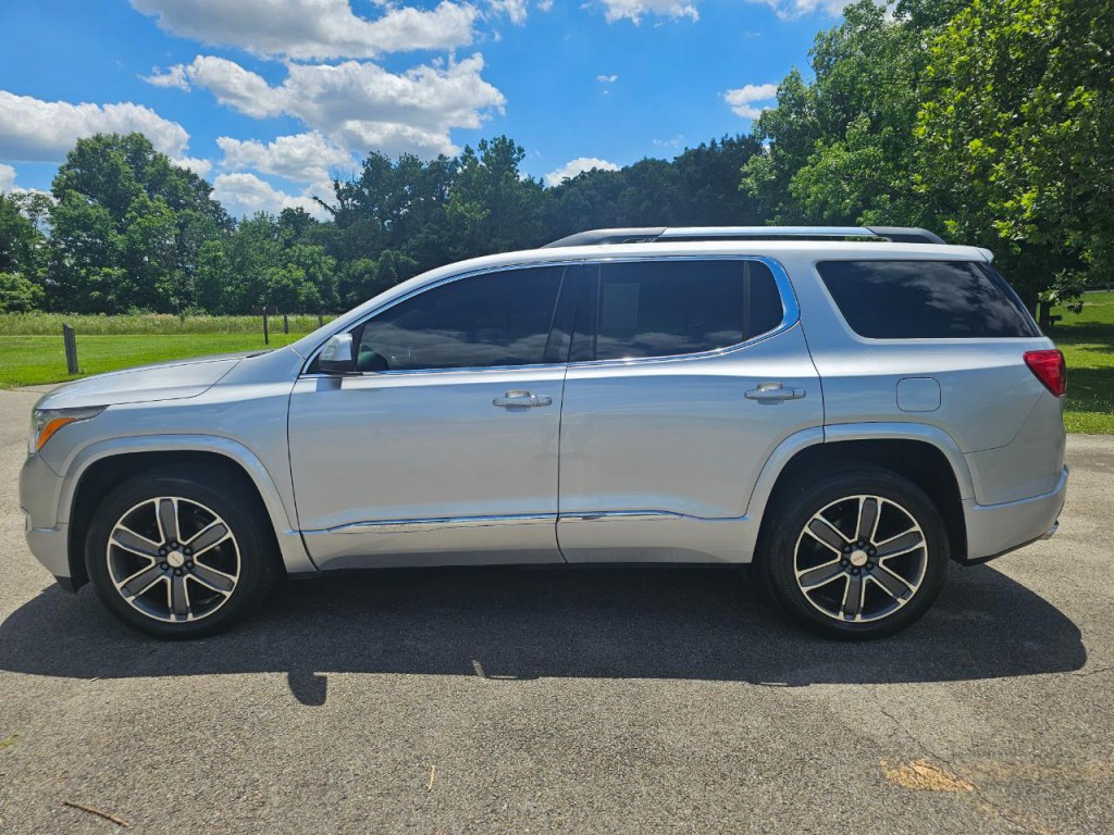 2017 GMC Acadia Image 9
