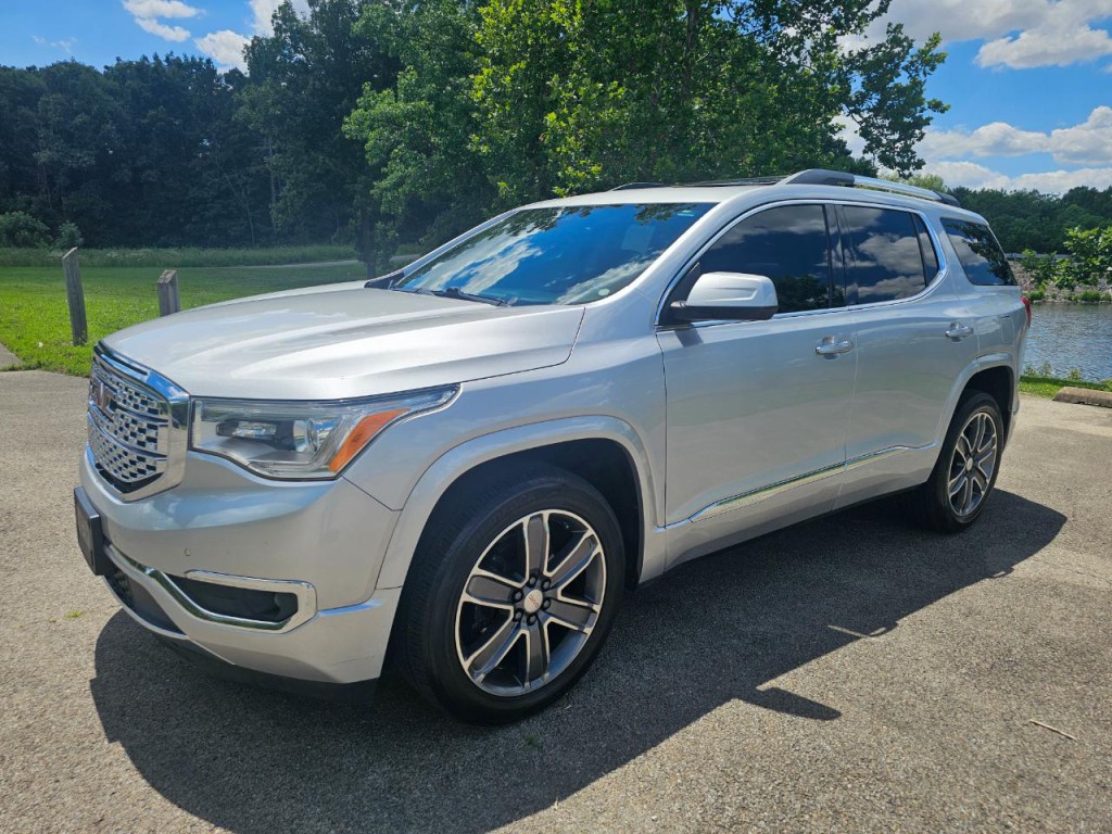 2017 GMC Acadia Image 11