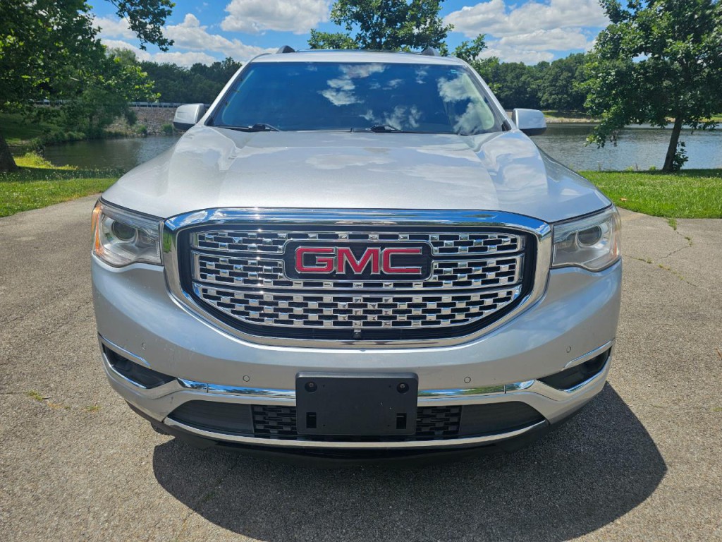 2017 GMC Acadia Image 12