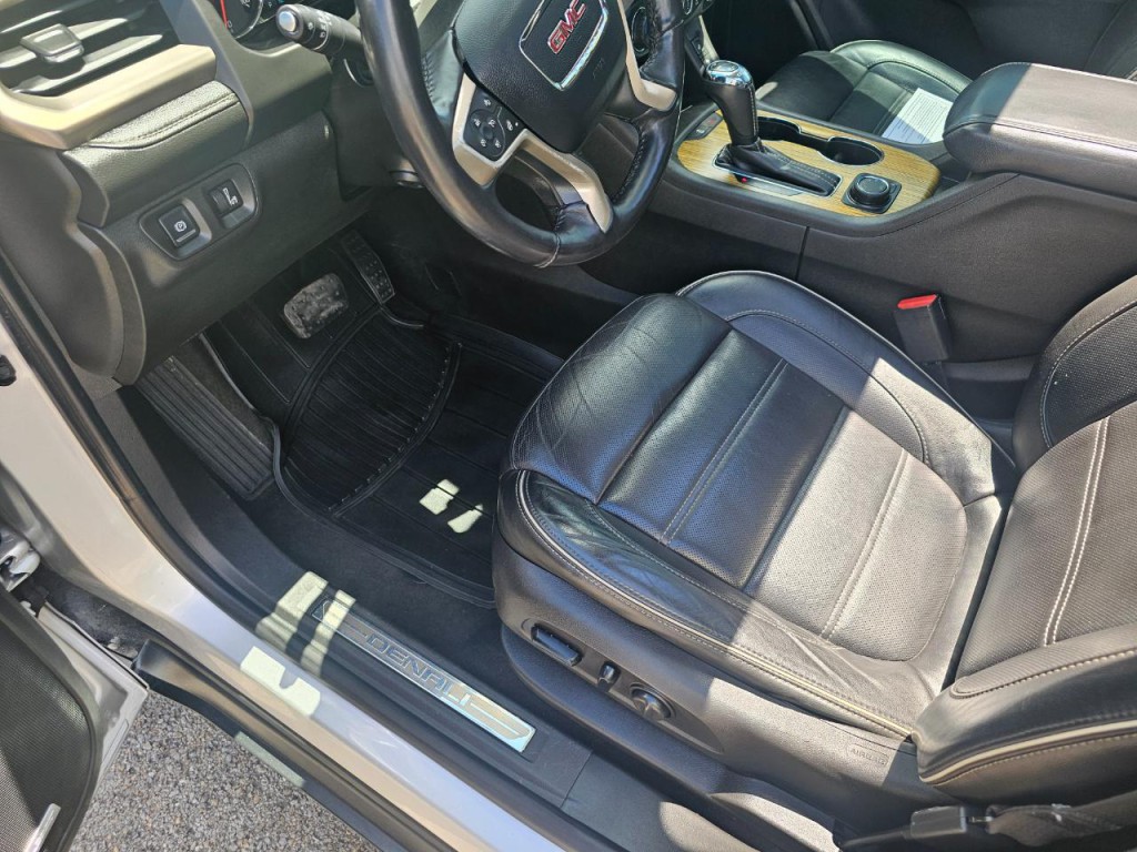 2017 GMC Acadia Image 30