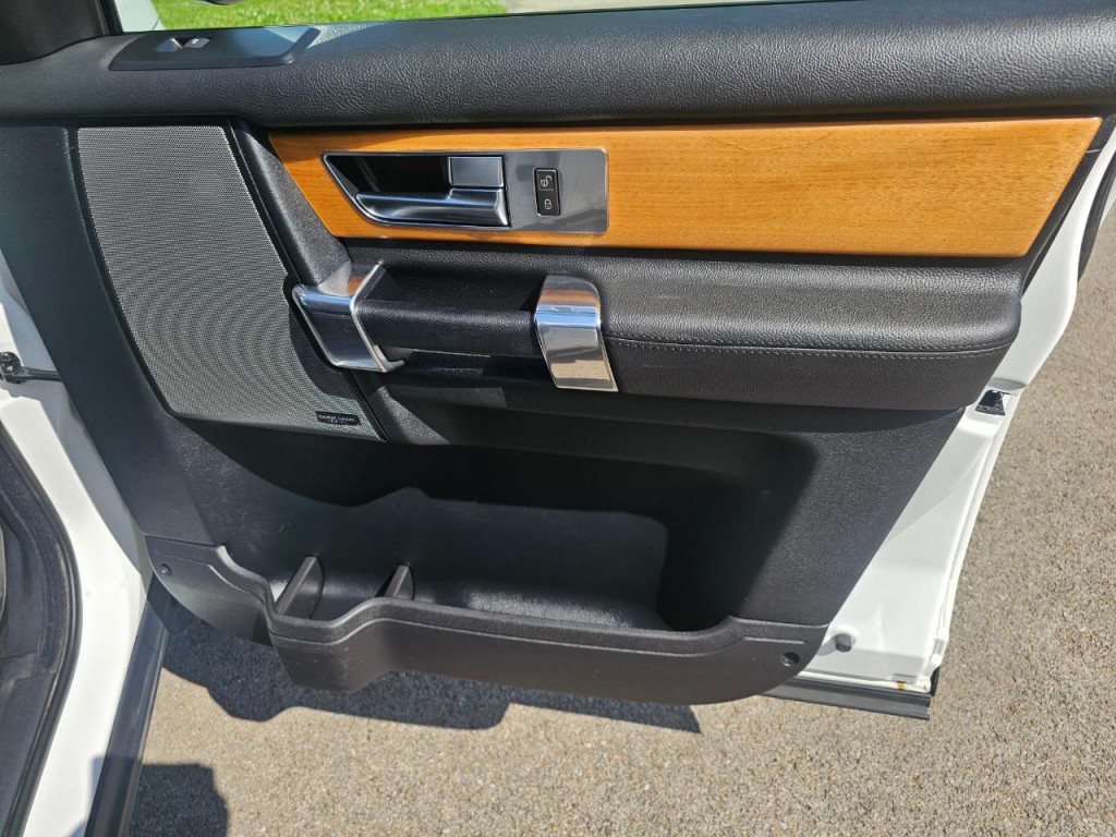 2013 Land Rover LR4 Image 18