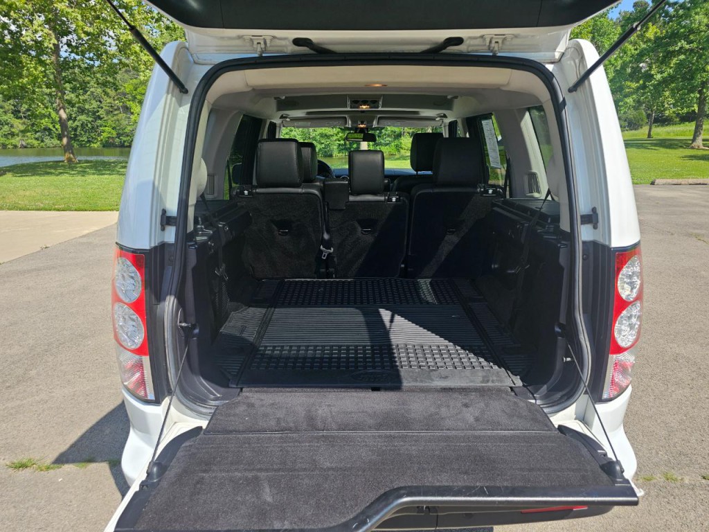 2013 Land Rover LR4 Image 23