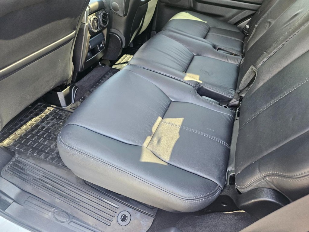 2013 Land Rover LR4 Image 26