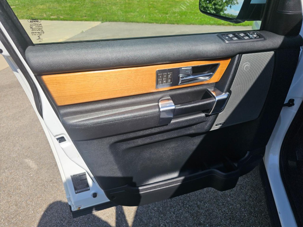 2013 Land Rover LR4 Image 27