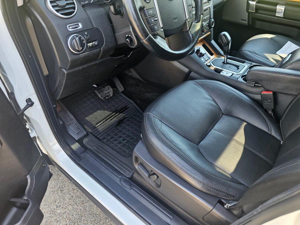 2013 Land Rover LR4 Image 28