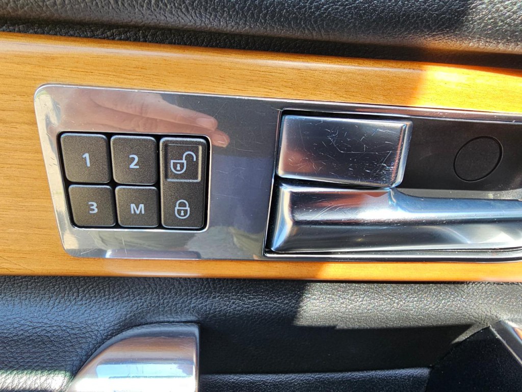 2013 Land Rover LR4 Image 36