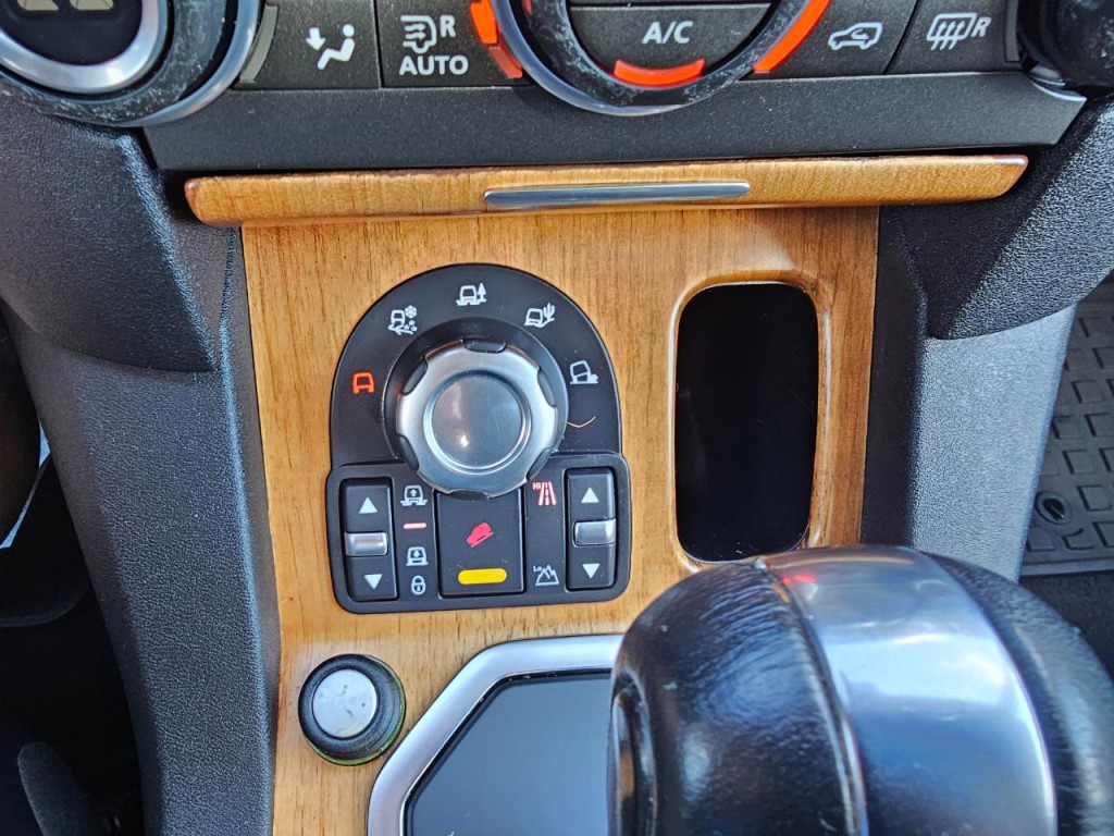 2013 Land Rover LR4 Image 44