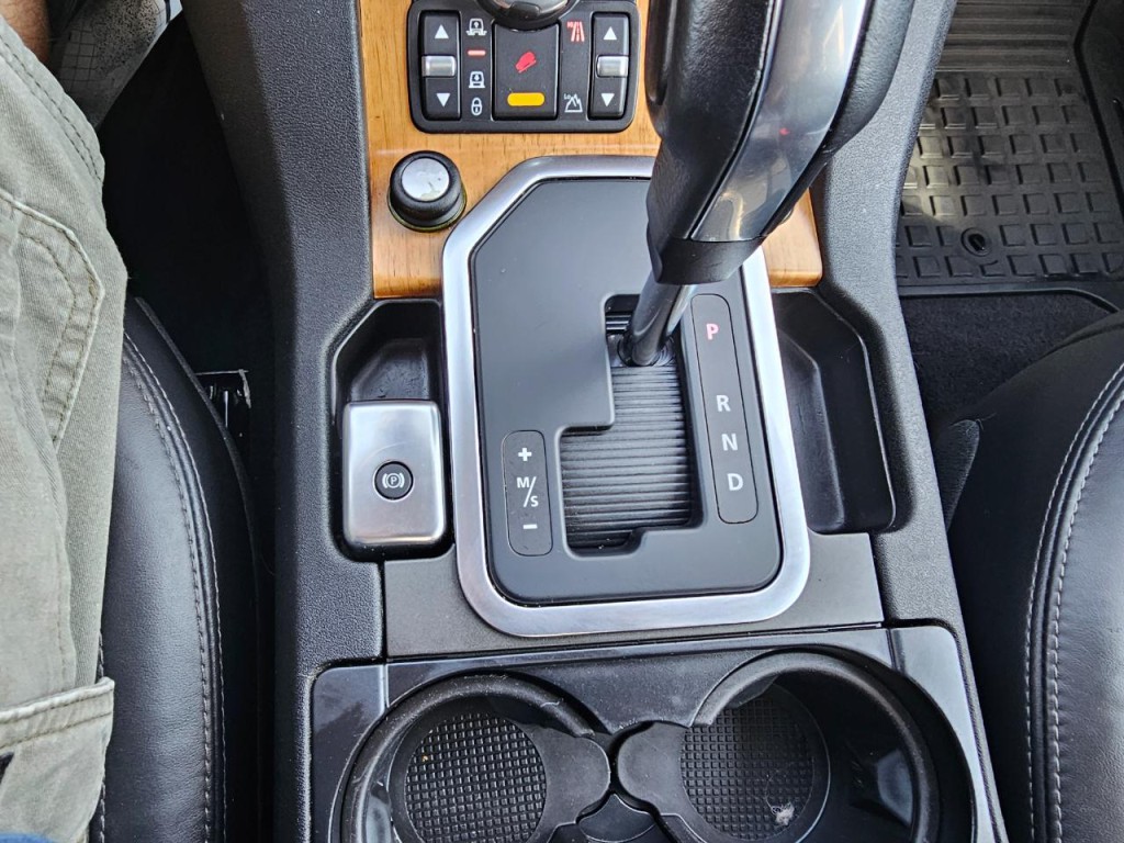 2013 Land Rover LR4 Image 45