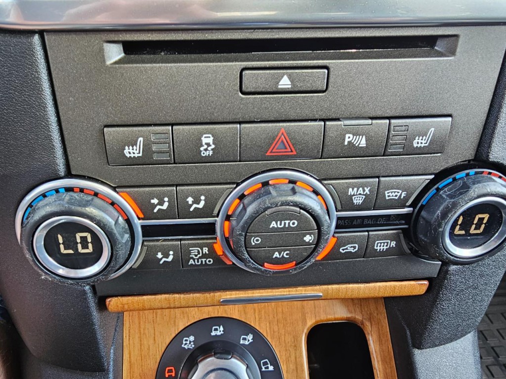 2013 Land Rover LR4 Image 46