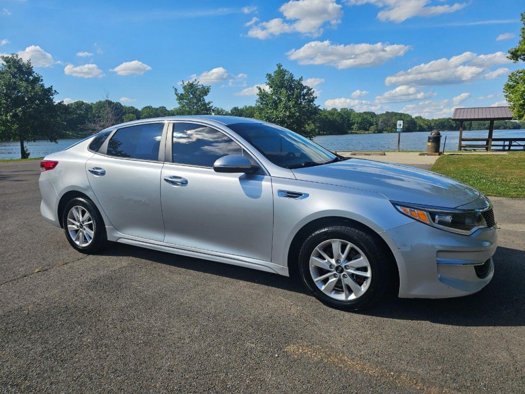 2016 Kia Optima Image 2