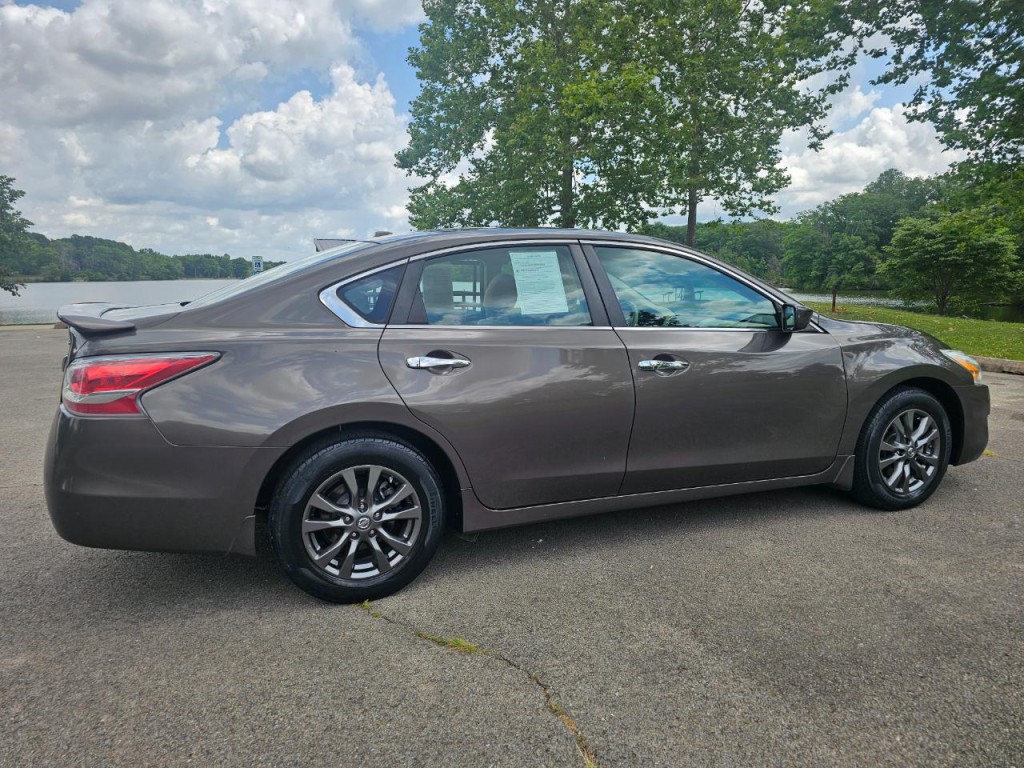 2015 Nissan Altima Image 4
