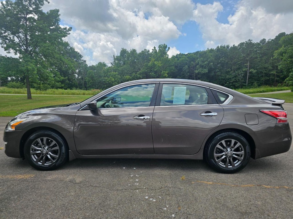 2015 Nissan Altima Image 9