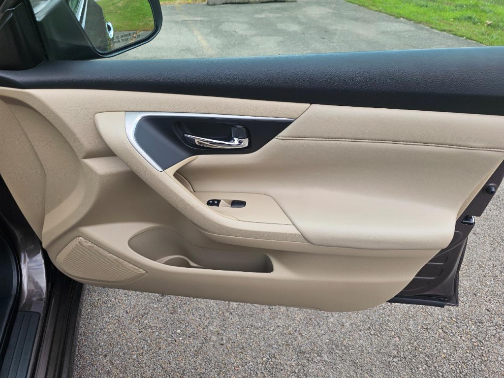 2015 Nissan Altima Image 16