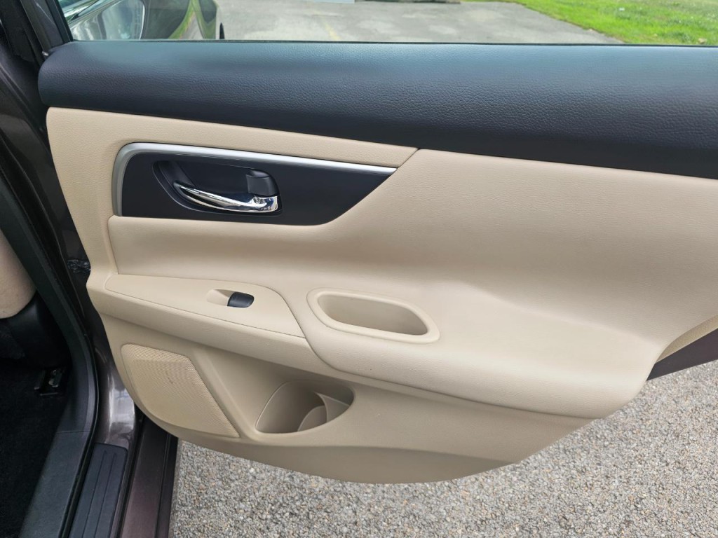 2015 Nissan Altima Image 18