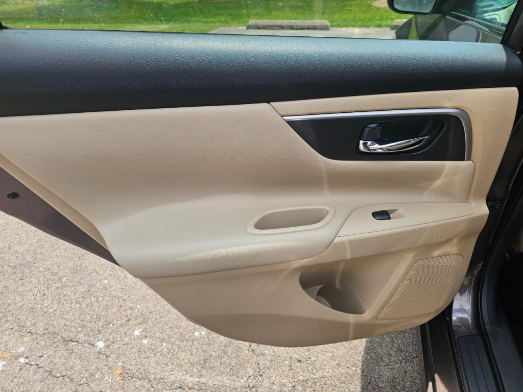 2015 Nissan Altima Image 23