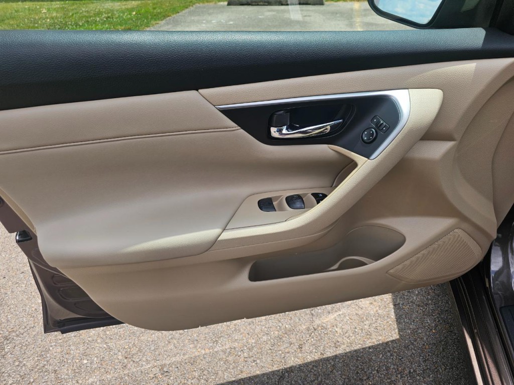 2015 Nissan Altima Image 25