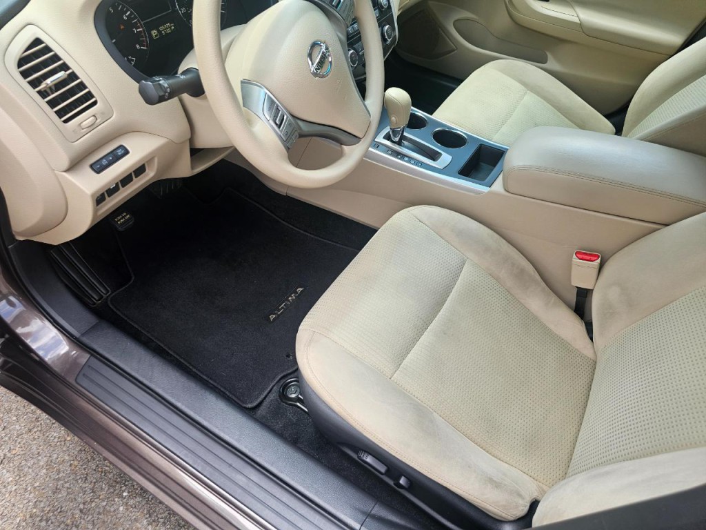 2015 Nissan Altima Image 26
