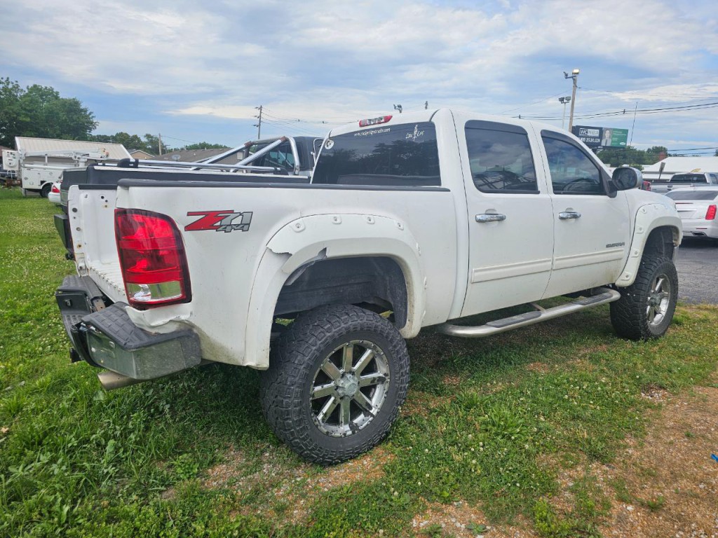 2011 GMC Sierra 1500 Image 2