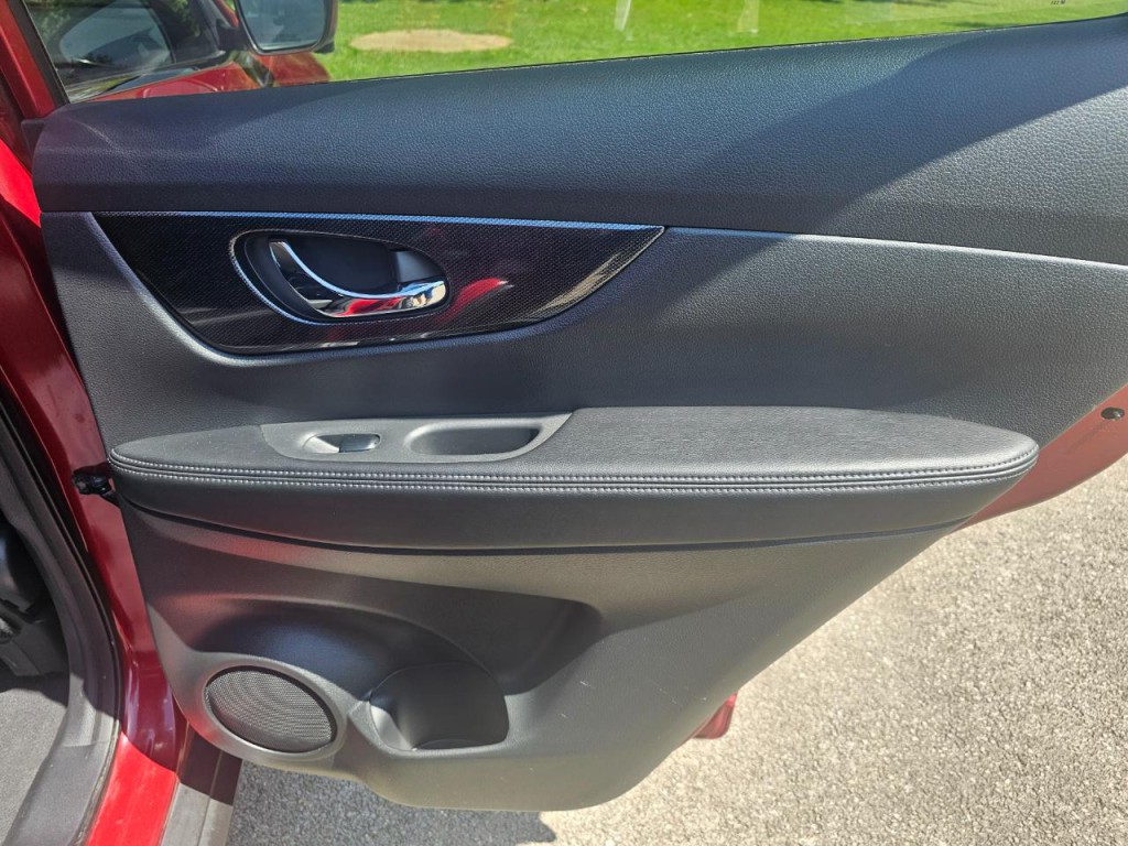 2016 Nissan Rogue Image 17