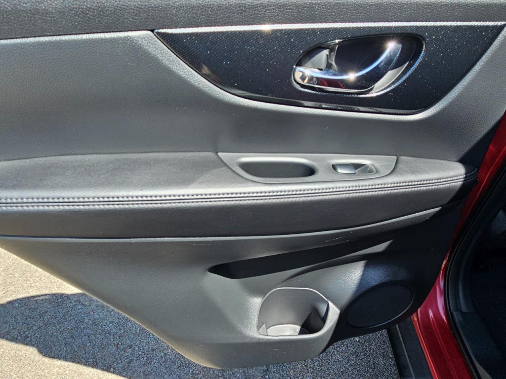 2016 Nissan Rogue Image 22