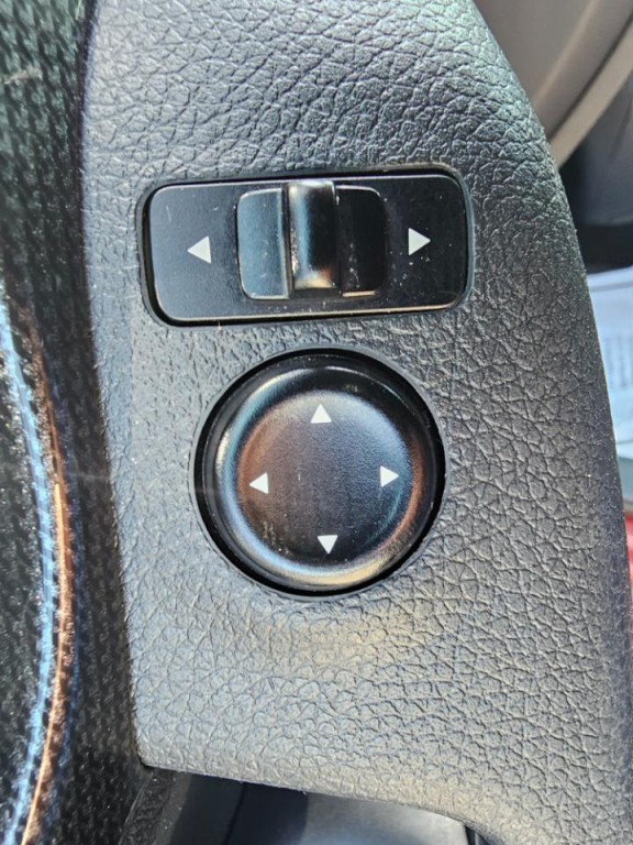 2016 Nissan Rogue Image 29