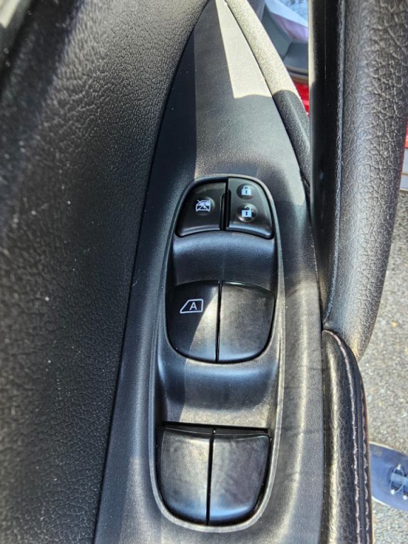 2016 Nissan Rogue Image 30