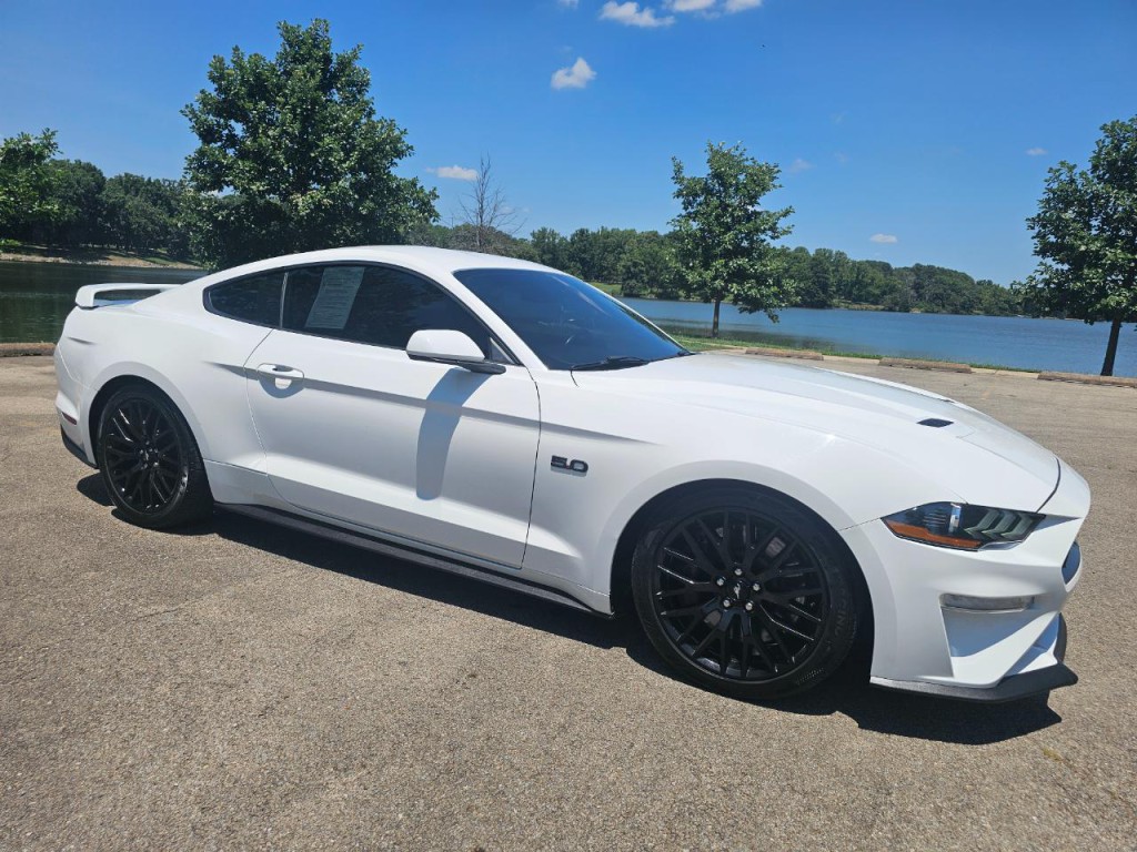2019 Ford Mustang Image 2
