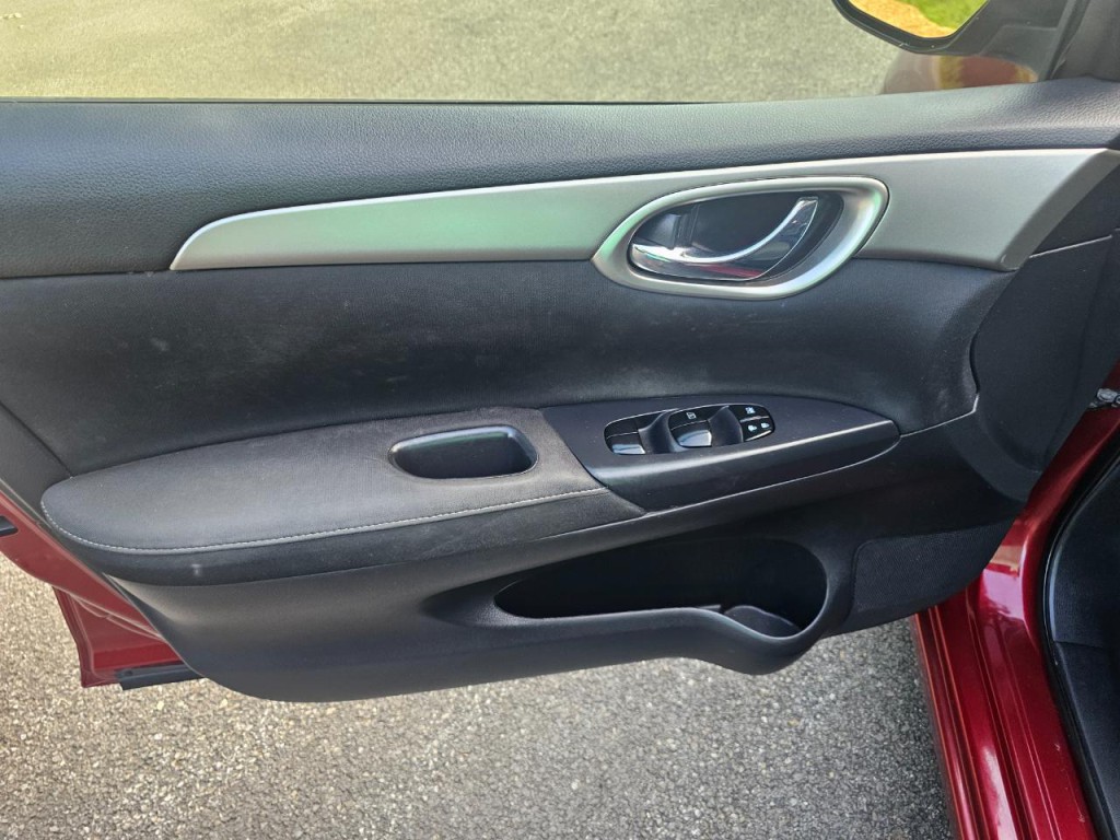 2015 Nissan Sentra Image 23