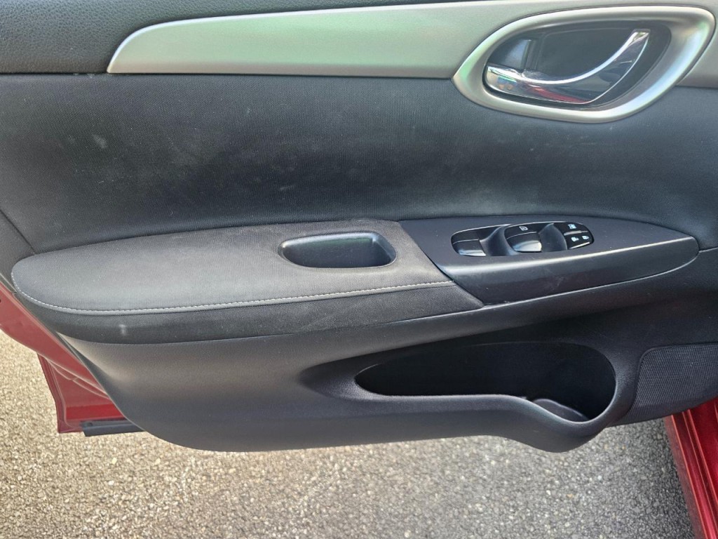 2015 Nissan Sentra Image 28