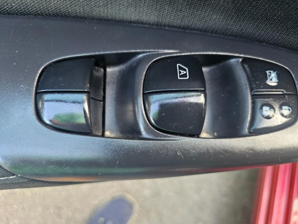2015 Nissan Sentra Image 30