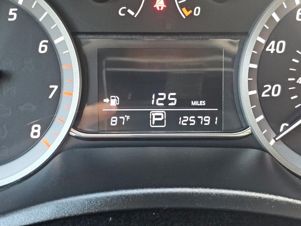 2015 Nissan Sentra Image 36