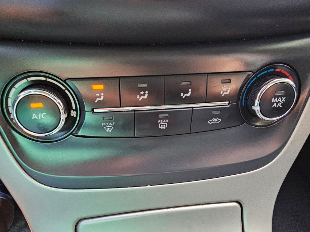 2015 Nissan Sentra Image 40