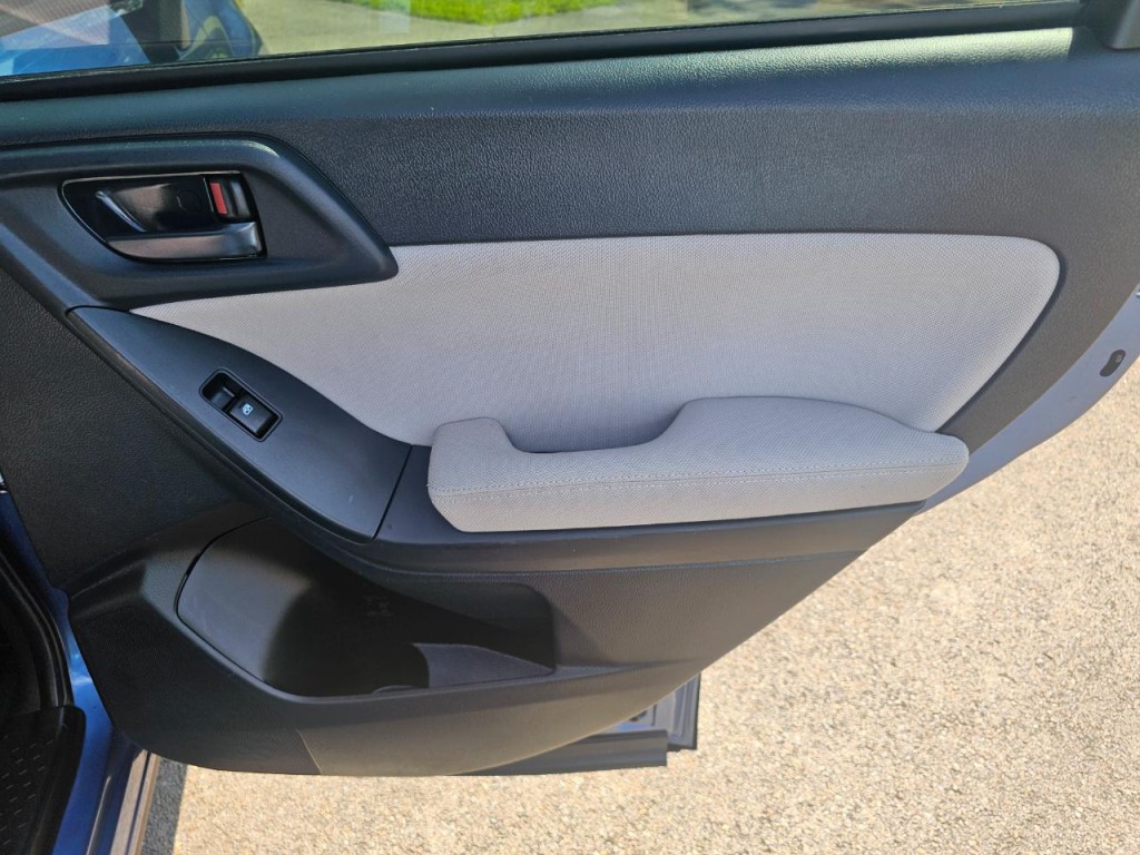 2015 Subaru Forester Image 17