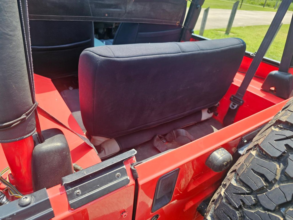 1995 Jeep Wrangler Image 17