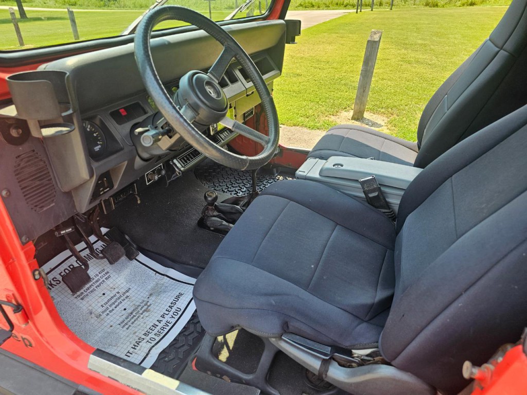 1995 Jeep Wrangler Image 19