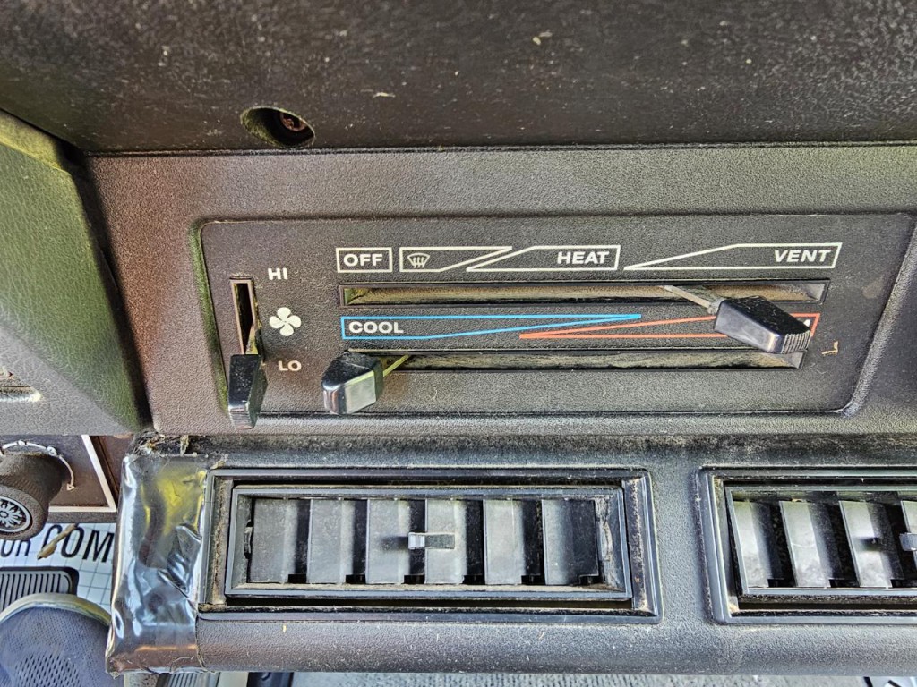 1995 Jeep Wrangler Image 31
