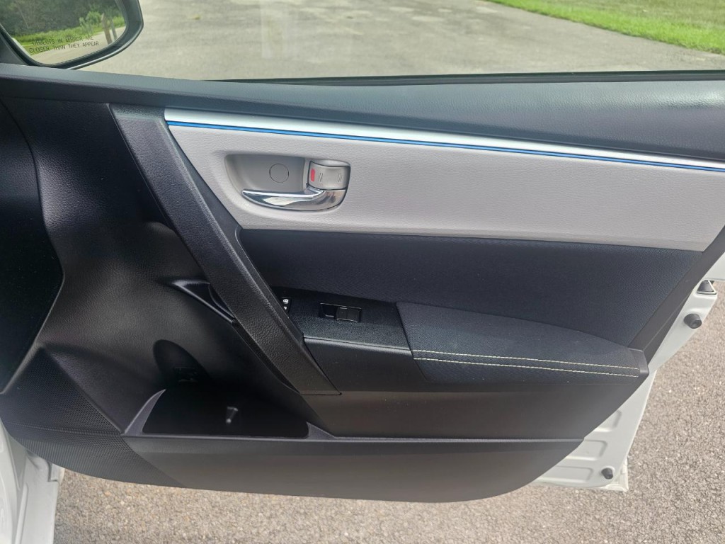 2015 Toyota Corolla Image 15