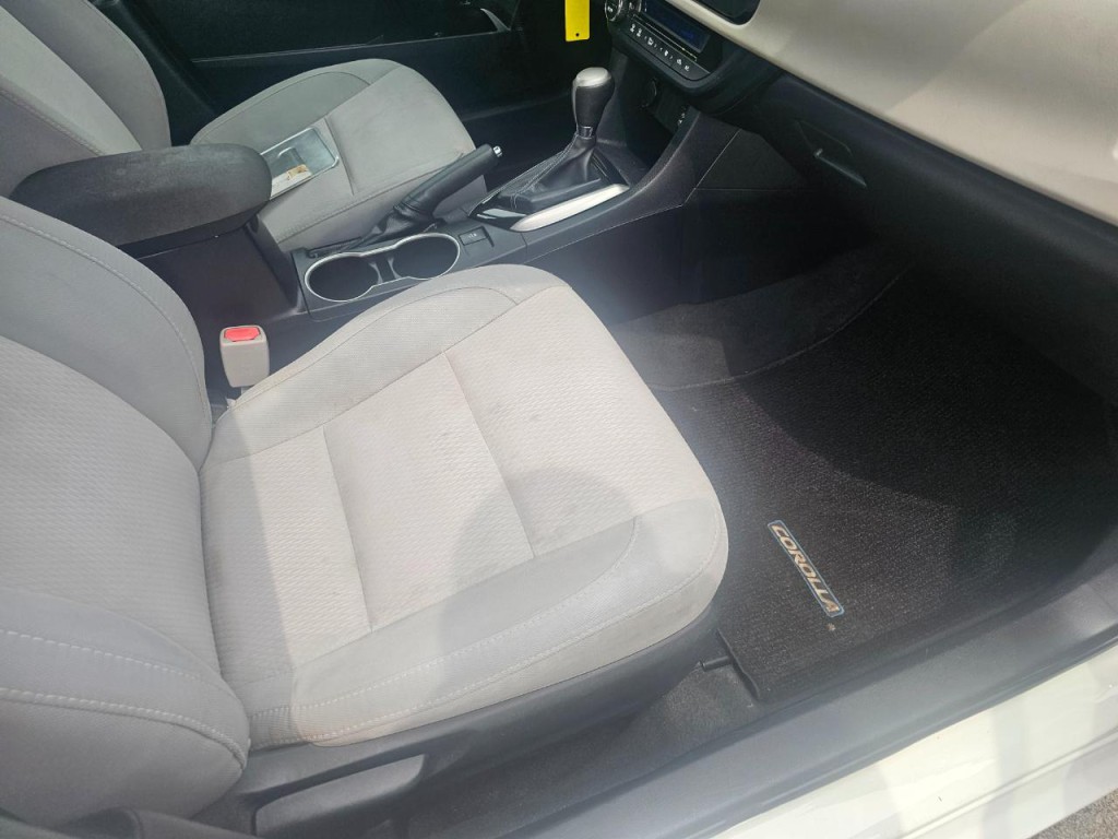 2015 Toyota Corolla Image 16