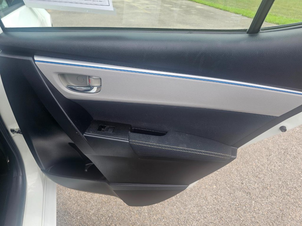 2015 Toyota Corolla Image 17