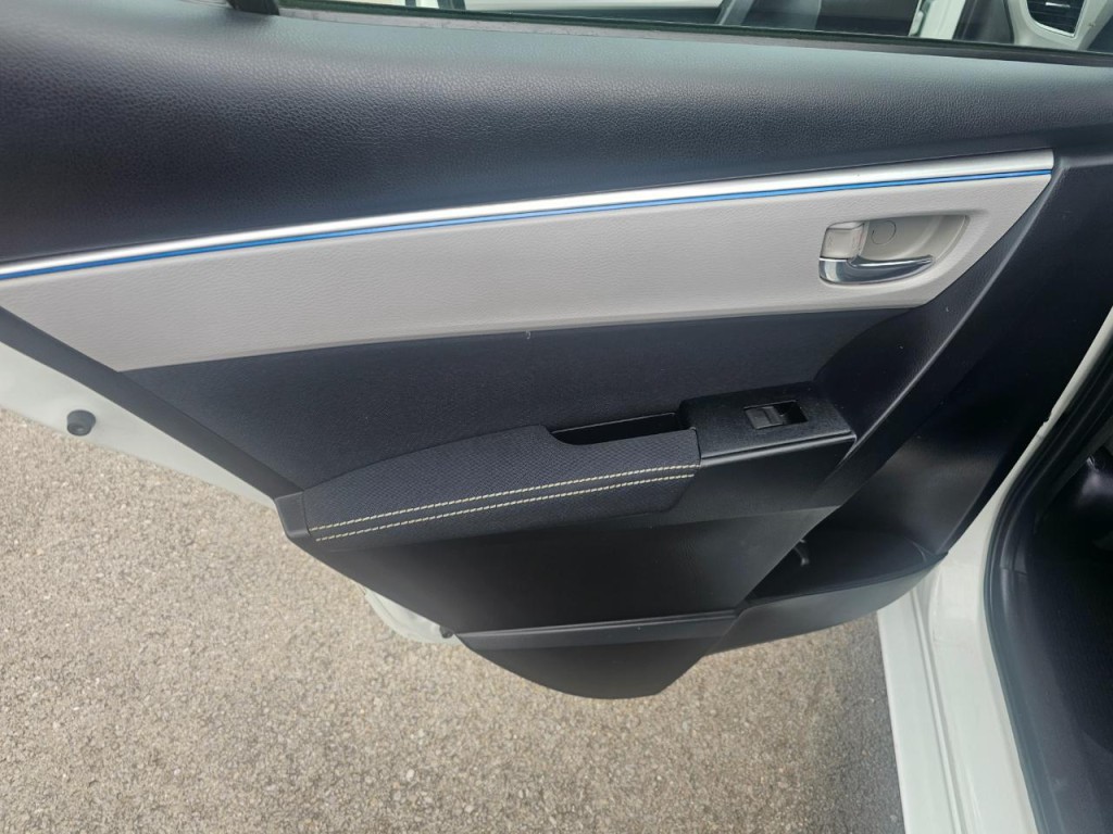 2015 Toyota Corolla Image 21