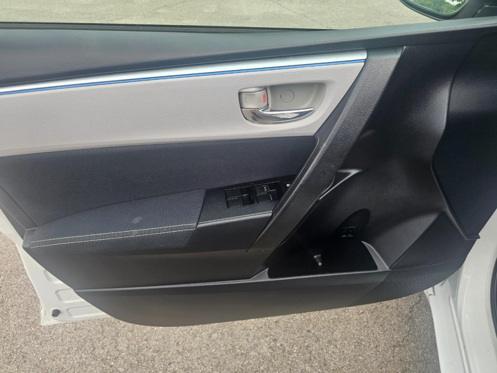 2015 Toyota Corolla Image 23