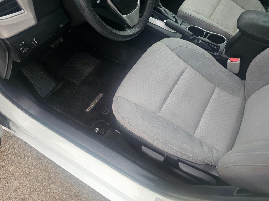 2015 Toyota Corolla Image 24