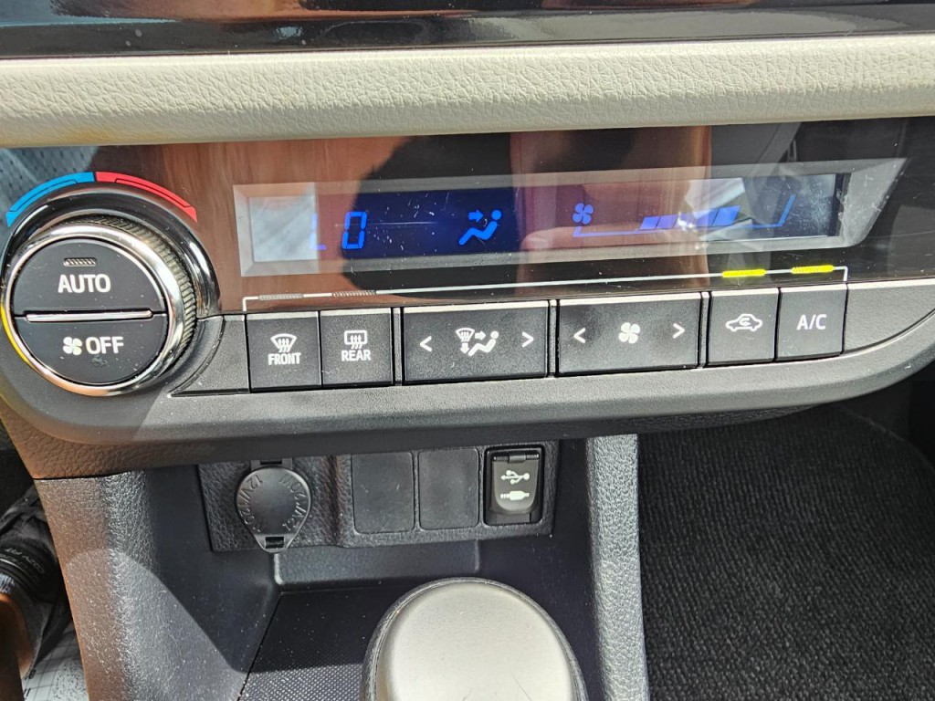 2015 Toyota Corolla Image 38