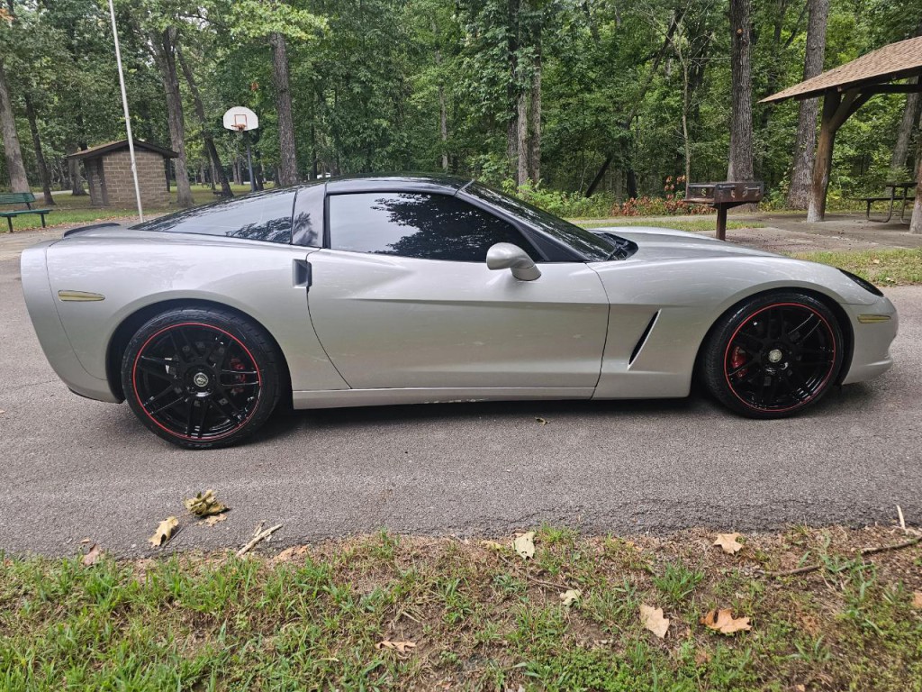 2005 Chevrolet Corvette Image 3